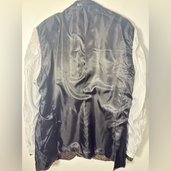 Elegant Black and Red Patterned Blazer - Picture 15 of 15